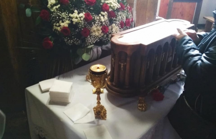 В Ужгороді віруючі вродовж двох днів приступали до мощей святого Шарбеля (ВІДЕО)