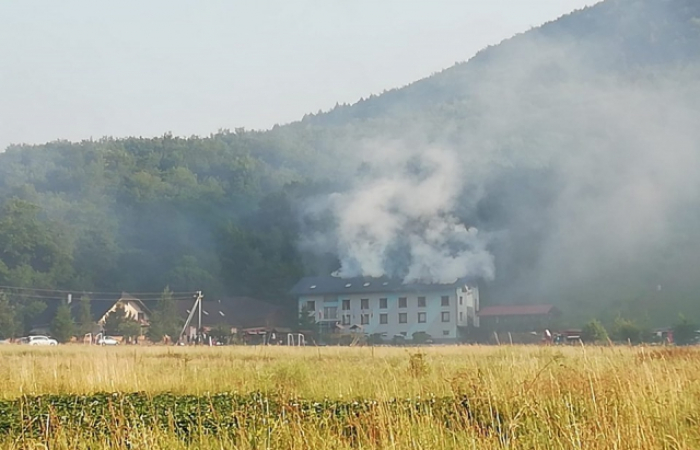 На Великоберезнянщині горить туристичний комплекс "Віссон" – відвідувачів закладу евакуювали