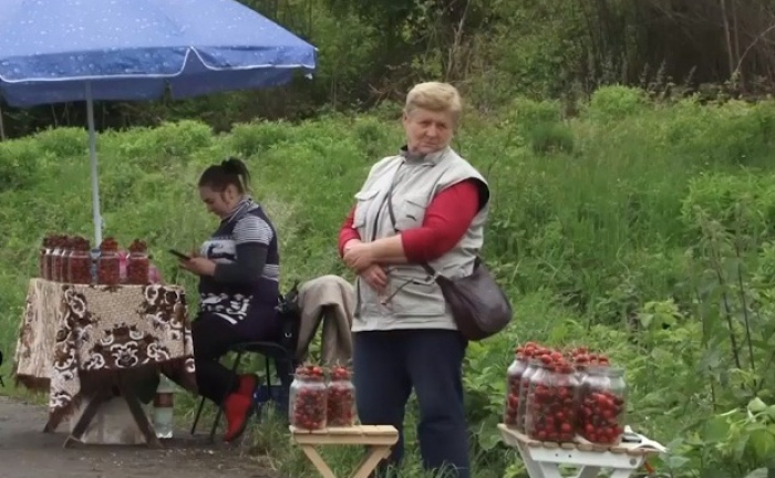 Літні вітаміни: повні прилавки черешні на Закарпатті обіцяють бути ще недовго