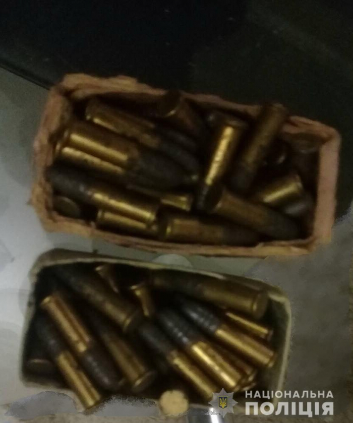 До мешканця Перечинщини, який ховав понад 140 набоїв різного калібру, постукала поліція