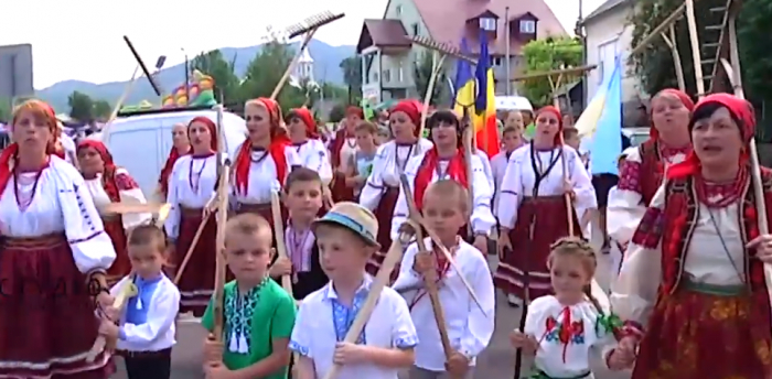 Хто швидший та вправніший? На Хустщині пройшов традиційний фестиваль косарів (ВІДЕО)