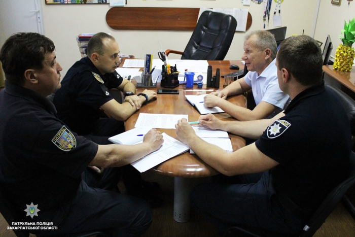 На Закарпатті працюватимуть спільні мобільні групи патрульних та представників Укртрансбезпеки