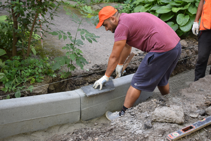 В Ужгороді триває капремонт внутрішньоквартальної території! Де саме працюють?