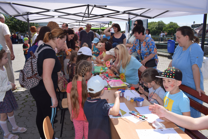 Численні майстер-класи для ужгородців провели сьогодні на локації «Мирний квартал»