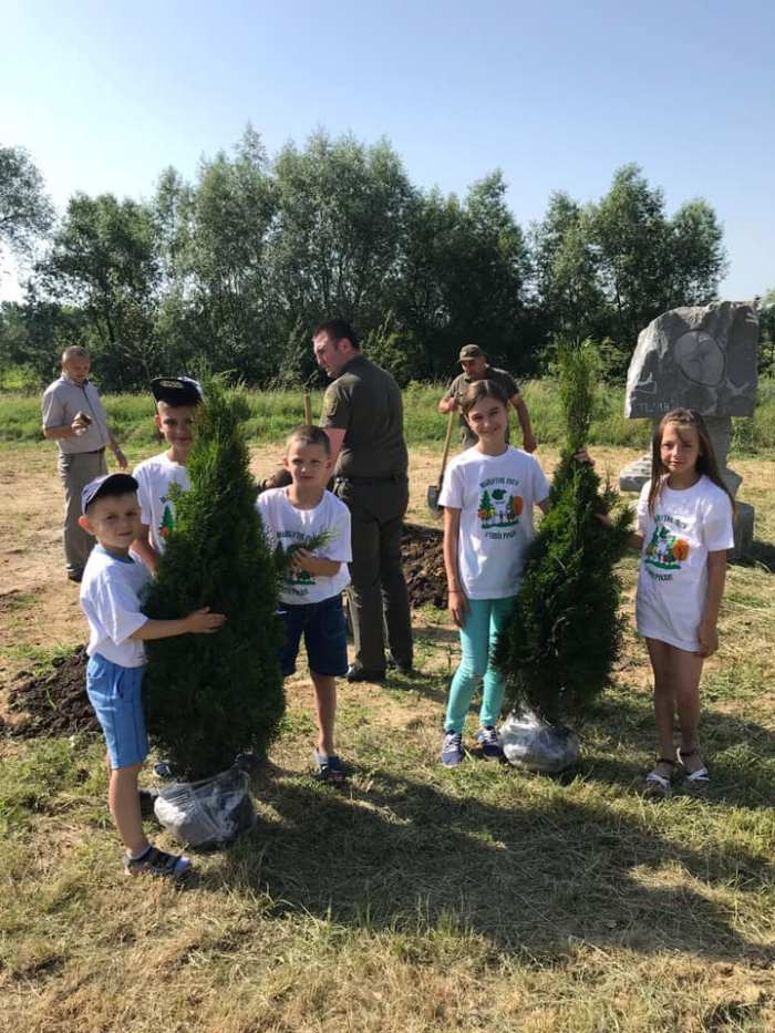 Закарпатці святкують день батька! Із цієї нагоди долучилися до відповідної акції