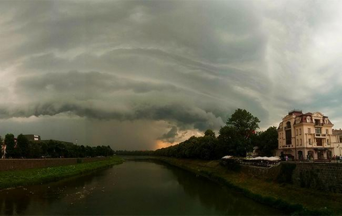 Запасайтеся парасольками: На вечір на Закарпатті штормове попередження