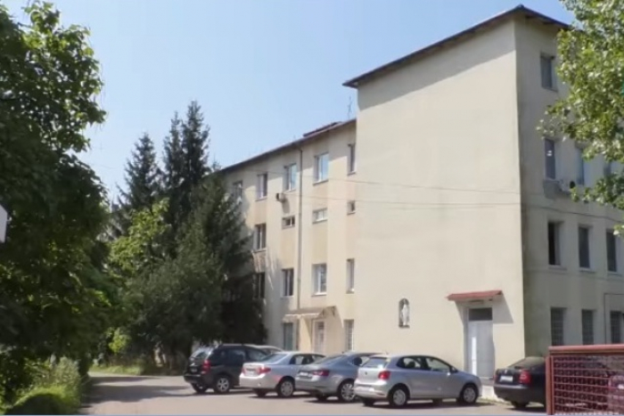 Пацієнт випав з вікна 4-го поверху онкодиспансеру в Ужгороді