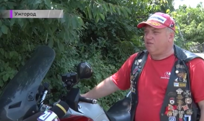 Закарпатський байкер зробив те, на що наважиться далеко не кожен (ВІДЕО)