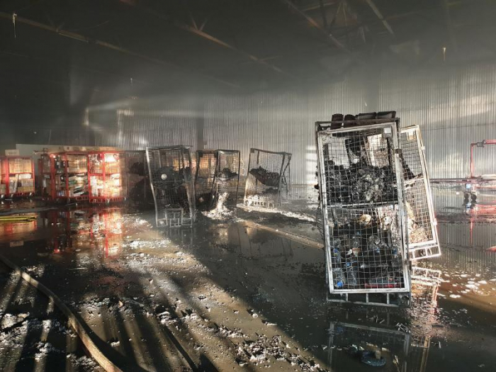 «Нова пошта» виплатить компенсацію всім, чиї посилки постраждали у пожежі в Мукачеві