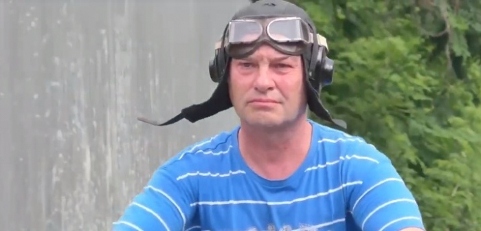 Ужгородський пожежник Дмитро Ленард по деталях відновлює ретро-мотоцикли