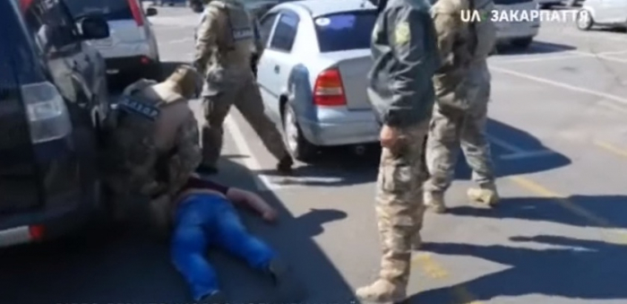 Закарпатця затримано на дачі хабара начальнику Чопського прикордонного загону