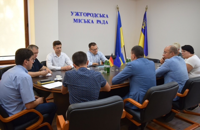 У міськраді Ужгорода із німецьким експертом обговорили управління твердими побутовими відходами