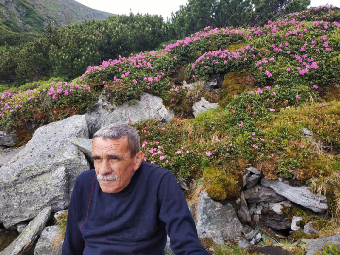 Закарпатський письменник Петро Мідянка піднявся на вершину Східних Карпат і поділився враженнями (ФОТО)