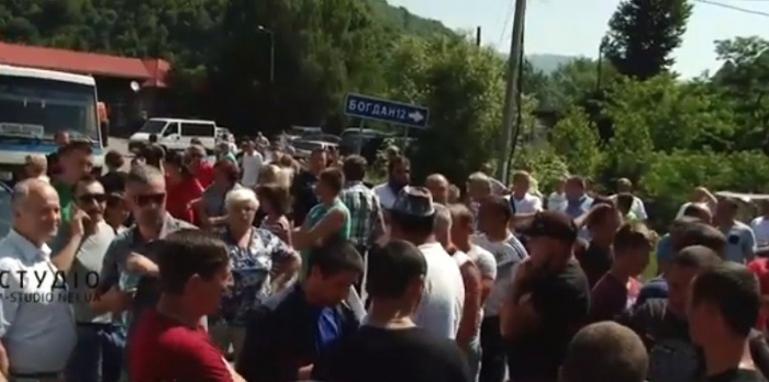 Терпіння закінчується: на Рахівщині знову перекривали трасу "Мукачево – Рогатин"