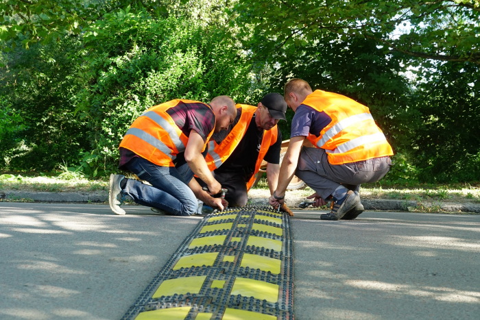 Після резонансної ДТП на набережній в Ужгороді встановили "лежачі поліцейські"