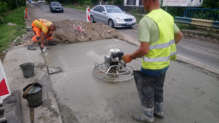 На Берегівщині ремонтують міст на дорозі державного значення 