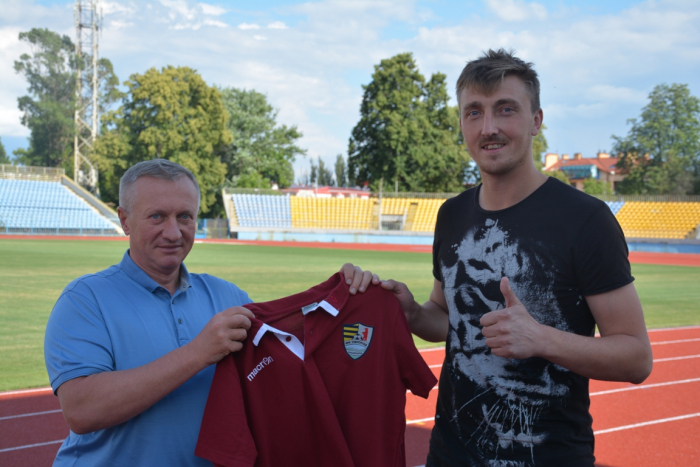 ФК "Ужгород" підписав перший офіційний контракт
