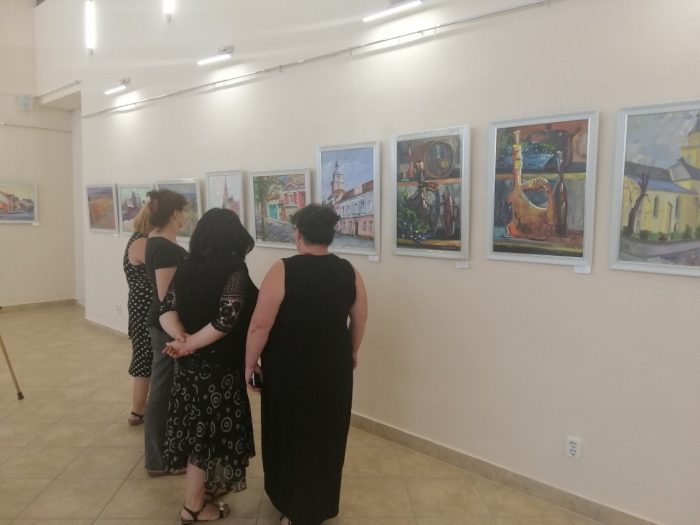 Пейзажі, сакральне мистецтво, вулички, краєвиди: в Ужгороді презентували виставку "Скарби Берегова" 
