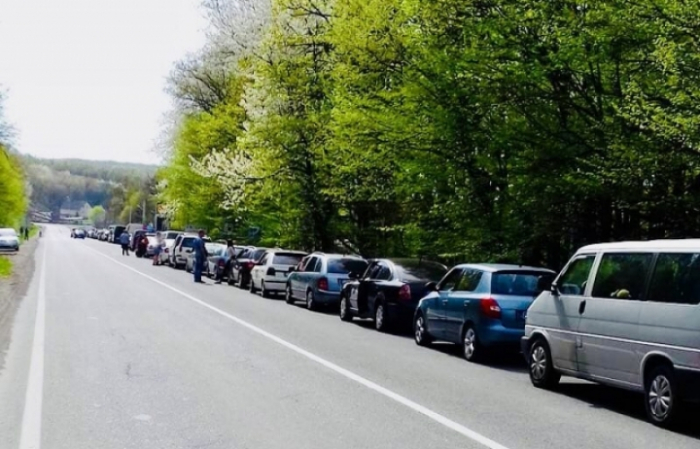 Останнім часом на кордонах в Закарпатті знову великі черги – прикордонники пояснили ситуацію