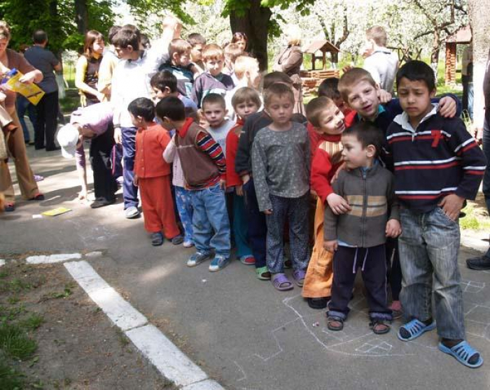 Вихователю в дитячому будинку в Батьові, котрого підозрюють у жорстокому поводженні із дітьми, винесли догану