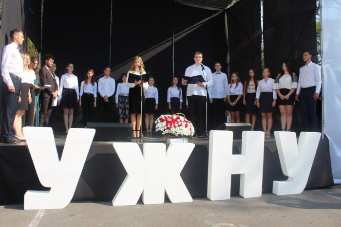 В УжНУ вже святкують День знань та посвятили першокурсників у студенти (ФОТО)