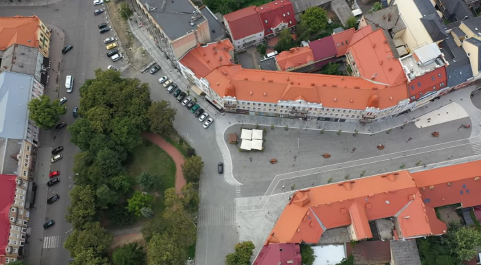 Як виглядає площа Петефі після ремонту з висоти пташиного польоту (ВІДЕО)