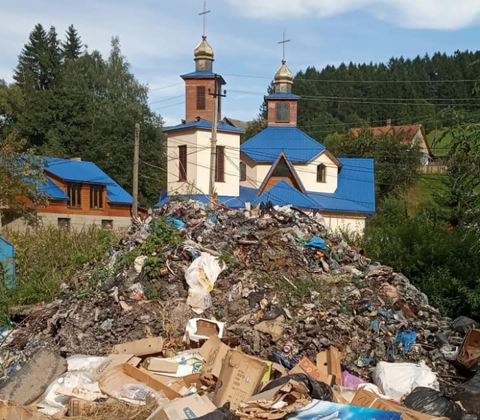 У Фейсбук виклали жахливі фото засміченої Рахівщини