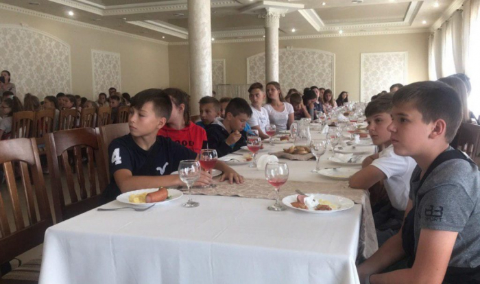 Уряд Угорщини відправив ще сотню українських дітей воїнів на відпочинок