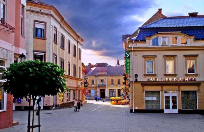 Історичний центр Ужгорода таки буде без реклами!