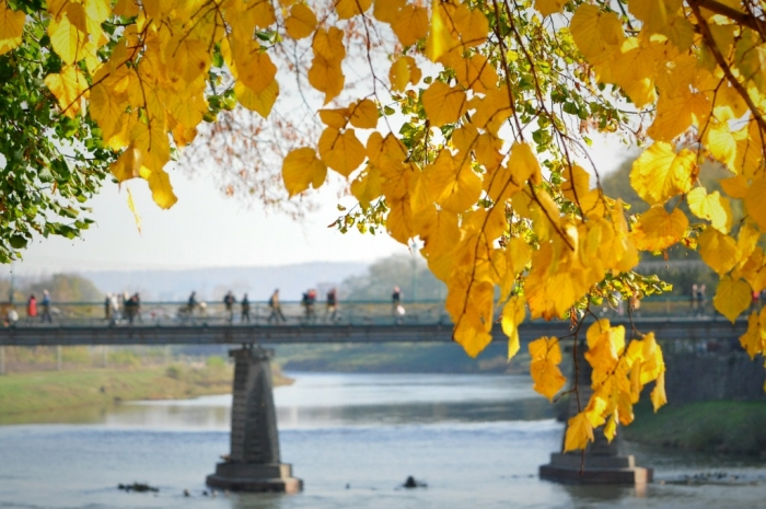 Синоптики – закарпатцям: діставати теплі речі поки зарано, але парасолька таки знадобиться