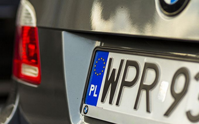 Власники «євроблях» на Закарпатті зможуть їздити ще 90 днів без штрафів – депутати проголосували