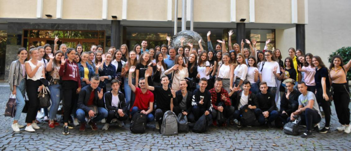 Екскурсія від декана: як першокурсники УжНУ знайомилися з Ужгородом