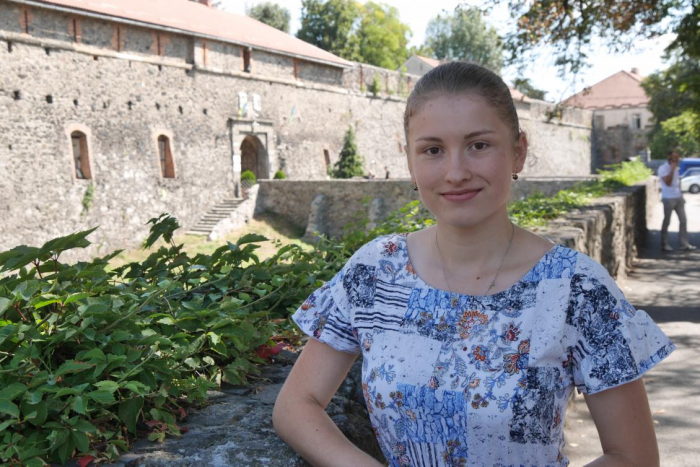 Першокурсниця, яка набрала 200 балів на ЗНО, розповіла чому обрала УжНУ та на що чекає від університету