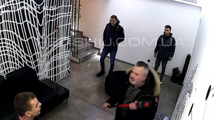 Залякування та променад з кувалдою: вікенд скандального мукачівця Сергія Саміляка