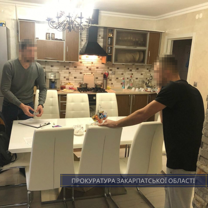 На Закарпатті поліцейський вимагав 5 тис грн за повернення речового доказу