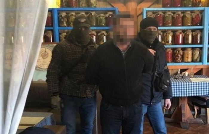 Стало відоме ім'я затриманого на хабарі керівника облавтодору Закарпаття (ФОТО)