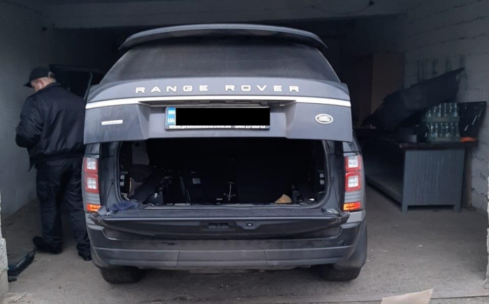 Запакований тютюном «Рендж Ровер» конфіскували від українця на Закарпатті (ФОТО)