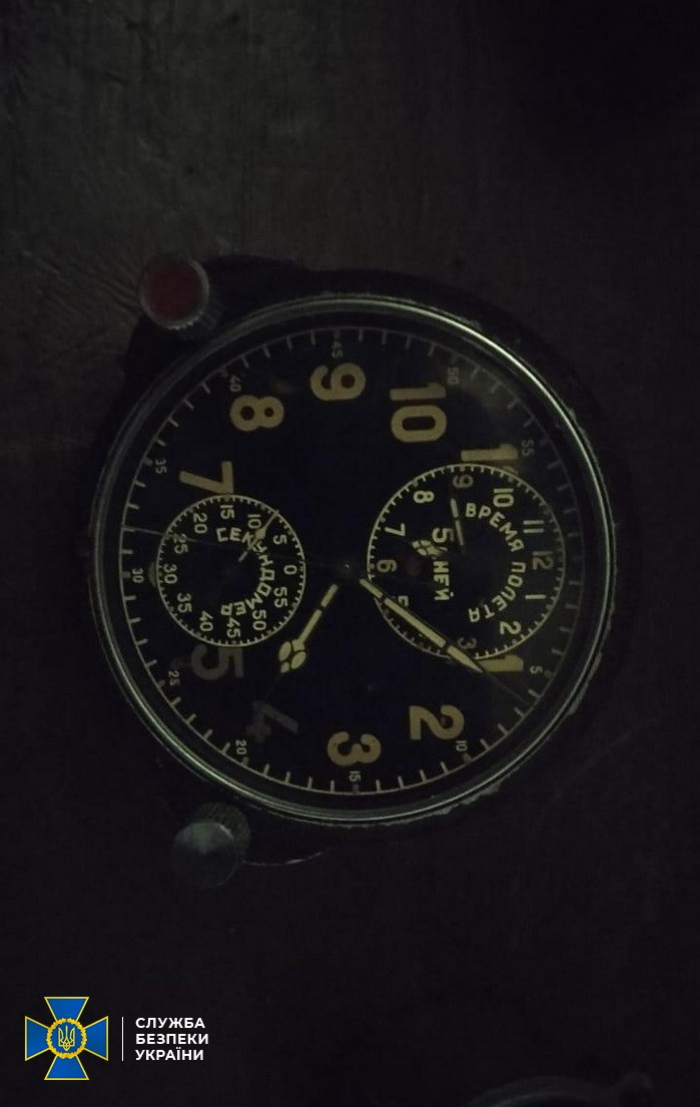 На Закарпатті CБУ попередила контрабанду за кордон радіоактивних військових годинників
