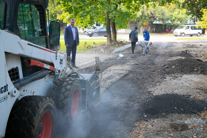 Капітальний ремонт почали у дворі ще однієї ужгородської багатоповерхівки