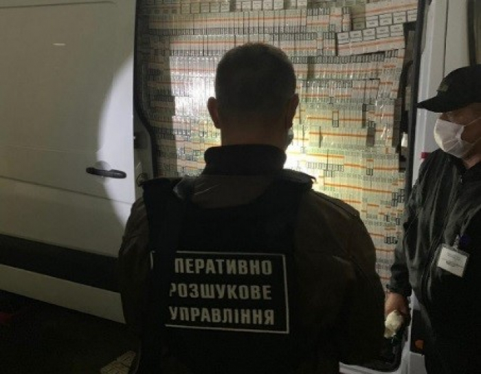 Справу сигаретного «дипломата», викритого на кордоні в Закарпатті, скеровано до суду