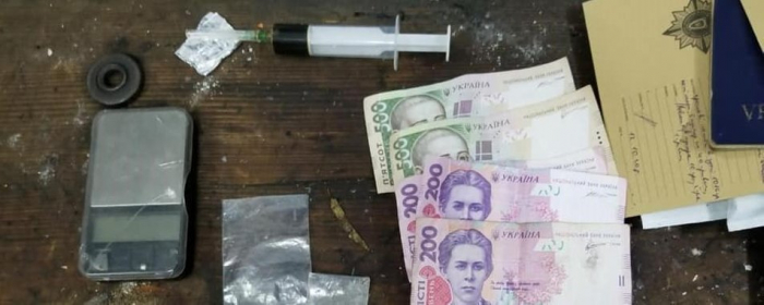 Підозрюваного у збуті наркотиків затримали на Закарпатті