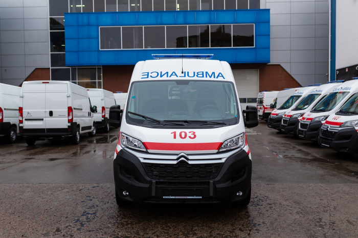 Закарпатські медики отримали 15 нових "швидких" для транспортування пацієнтів з Covid-19