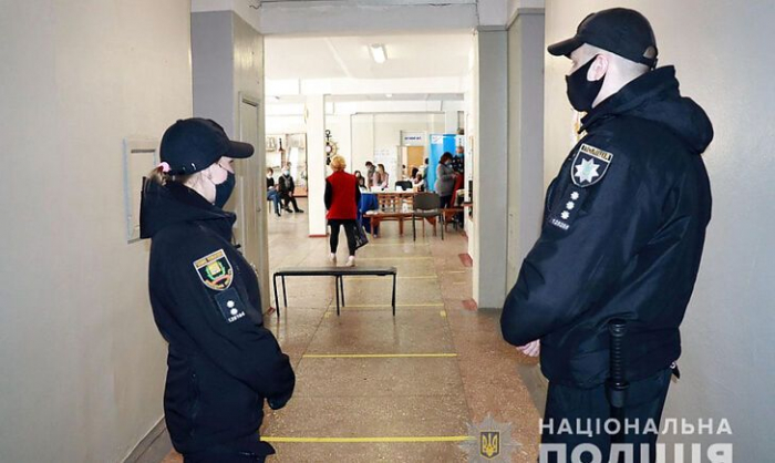 Поліція Закарпаття вже зафіксувала 75 звернень про порушення виборчого процесу