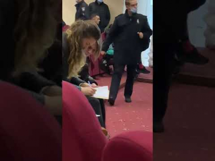 Ужгород: дві ДВК переписували протоколи прямо у залі ТВК, на місце події ОПОРА викликала поліцію