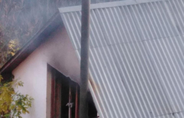 В Ужгороді горить житловий будинок