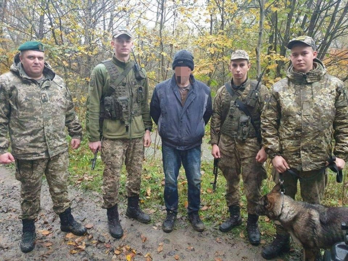 Закарпатські прикордонники виявили у горах заблукалого американця
