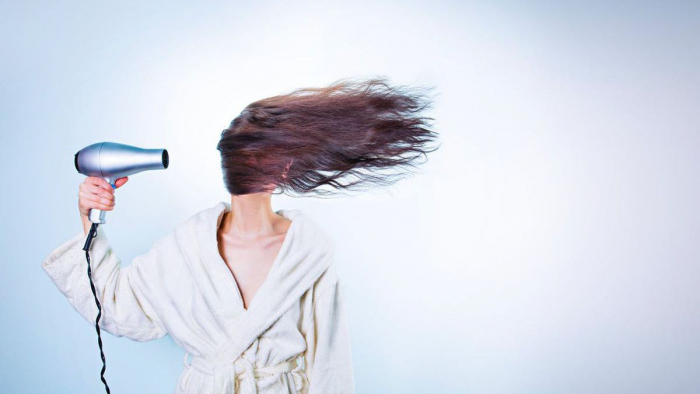 5 поширених помилок в догляді за волоссям, які можуть привести до появи лупи
