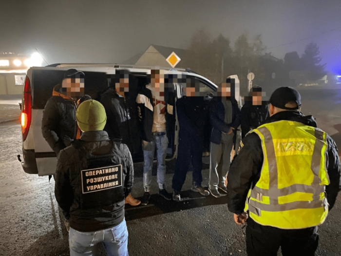 На Закарпатті зупинили нелегальних мігрантів з провідниками