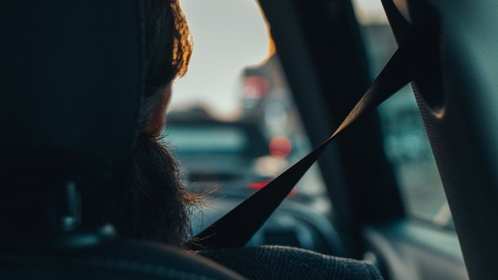 Паски та світловідбиваючі елементи: набули чинності нові правила дорожнього руху