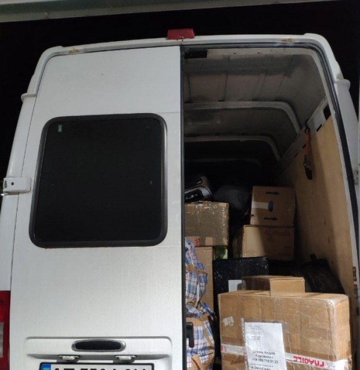 На кордоні в Закарпатті водій «італійського буса» позбувся товару, вартістю майже пів мільйона гривень